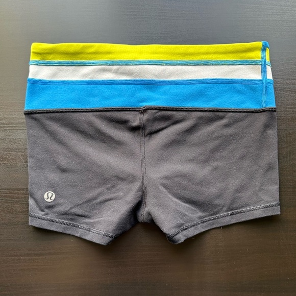 Lululemon Athletica Black/Blue Reversible Athletic Volleyball Boogie Shorts - Picture 2 of 7